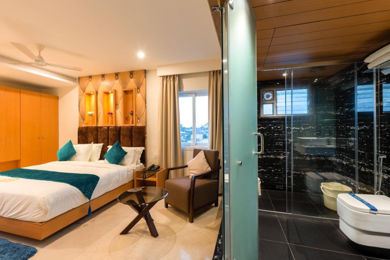 Kvr Capitol Suites Vijayawāda Exterior foto